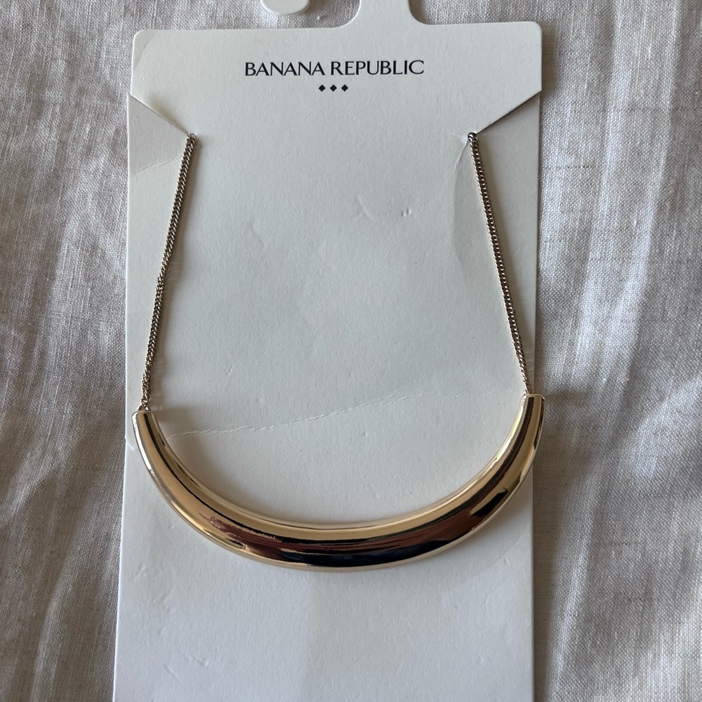 Banana Republic Sleek Gold Necklace
